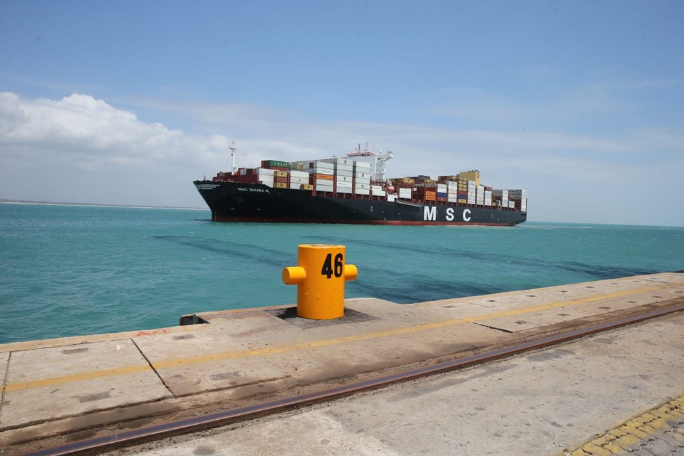 Porto do Pecém recebe o maior navio já atracado no Ceará e dá início a exportação da safra de frutas