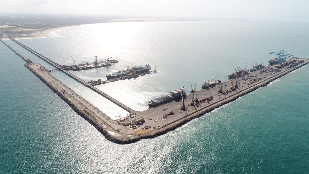 Porto do Pecém inicia operações em novo berço de atracação